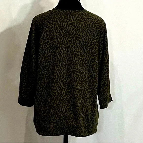 Animal print top - Sweatshirt - 2 for $20 or 3 for $30 (Mix & Match) - Picture 2 of 6
